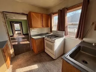 Entry Way - Undisclosed, Elgin, IL 60120 photo 1 of 3