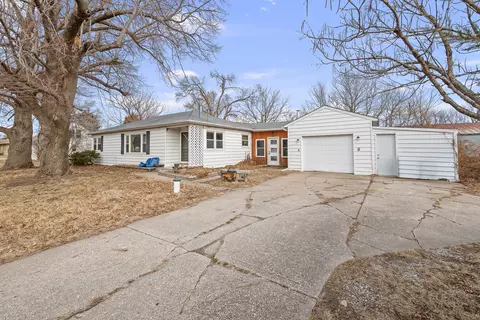 Exterior - 209 17th St E, Milan, IL 61264 photo 3 of 5