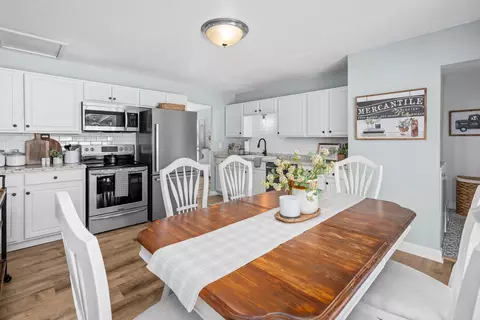 Dining - 214 8th St E, Milan, IL 61264 photo 3 of 4