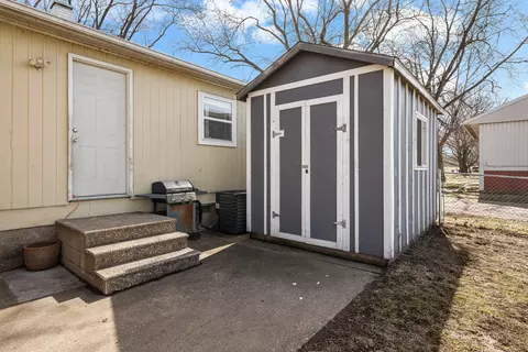 Exterior - 214 8th St E, Milan, IL 61264 photo 7 of 8