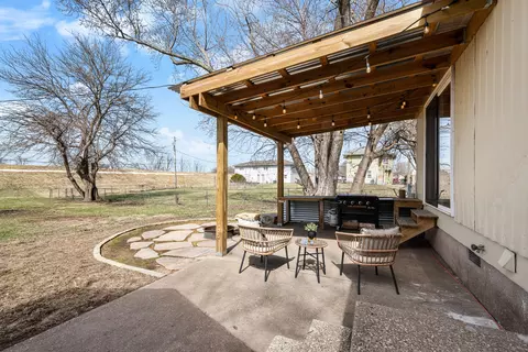 Exterior - 214 8th St E, Milan, IL 61264 photo 4 of 8