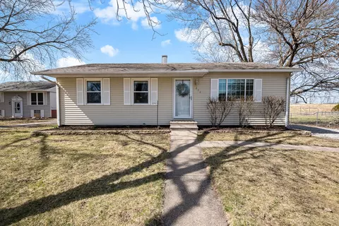 Exterior - 214 8th St E, Milan, IL 61264 photo 2 of 8