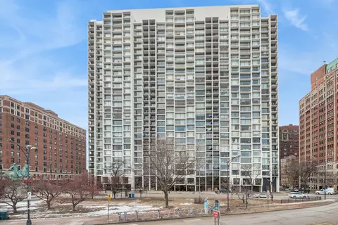 3200 N Lake Shore Dr #2701, Chicago, IL 60657