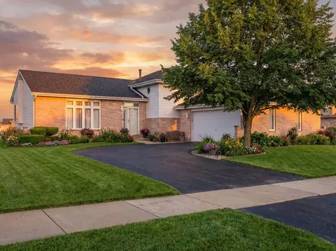 5256 Crosswind Dr, Richton Park, IL 60471