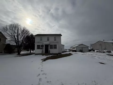 Exterior - 215 Grove St, Weldon, IL 61882 photo 2 of 4