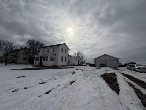 Exterior - 215 Grove St, Weldon, IL 61882 photo 3 of 4