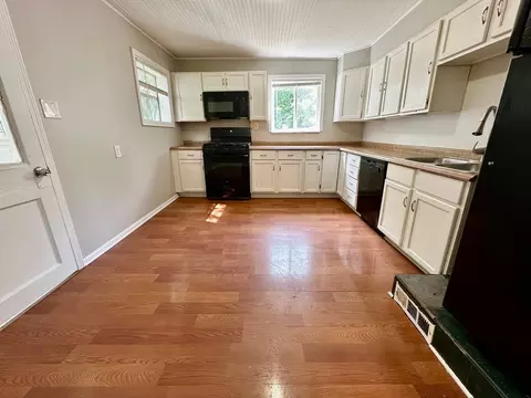 Kitchen - 50 Sheridan St, Elgin, IL 60123 photo 1 of 2