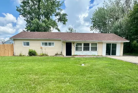 34 N W744 N James Dr, Saint Charles, IL 60174