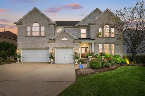 865 Sterling Heights Dr, Antioch, IL 60002