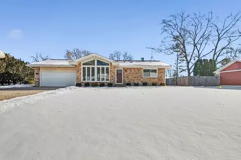 507 Northgate Rd, Lindenhurst, IL 60046