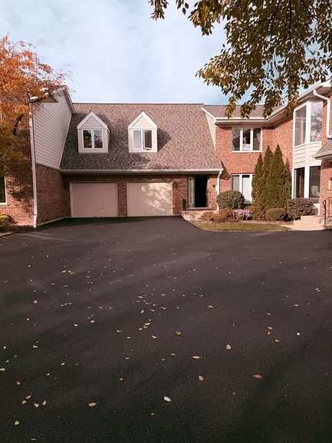 1670 N Douglas Ct, Arlington Heights, IL 60004