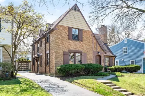 2025 Thornwood Ave, Wilmette, IL 60091