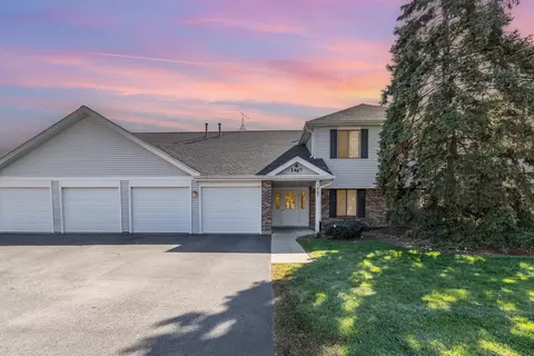 1467 Fairlane Dr #1B, Schaumburg, IL 60193