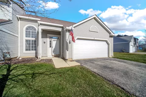 7 Dogwood Ct, Lake In The Hills, IL 60156