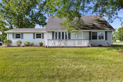 4830 Crown Point Cir, Roscoe, IL 61073