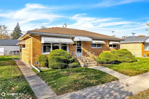 7528 Kenneth Ave, Skokie, IL 60076