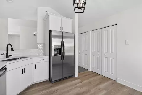 Kitchen - 403 Cromwell Cir #2, Bartlett, IL 60103 photo 3 of 3
