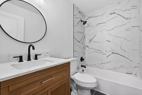 Bath - 403 Cromwell Cir #2, Bartlett, IL 60103 photo 2 of 2