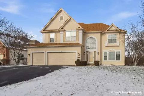 7390 Bittersweet Dr, Gurnee, IL 60031
