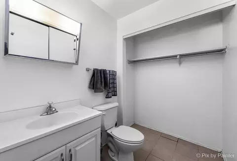 Bath - 4714 Northfox Ln #2, Mchenry, IL 60050 photo 2 of 2