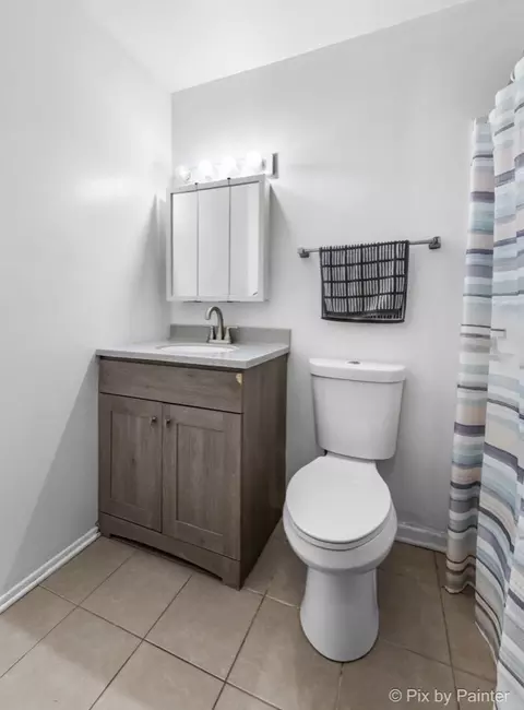 Bath - 4714 Northfox Ln #2, Mchenry, IL 60050 photo 1 of 2