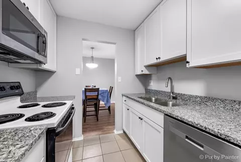 Kitchen - 4714 Northfox Ln #2, Mchenry, IL 60050 photo 4 of 4