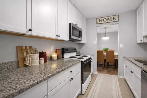 Kitchen - 4714 Northfox Ln #2, Mchenry, IL 60050 photo 1 of 4