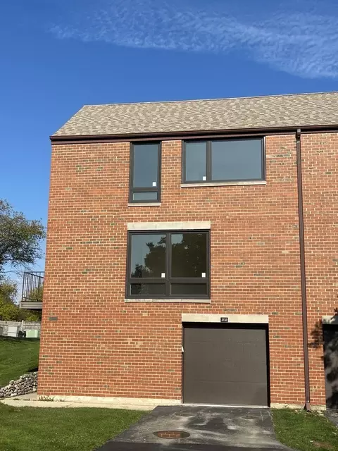3732 Capri Ct, Glenview, IL 60025