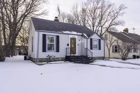 1902 N Ash St, Waukegan, IL 60087