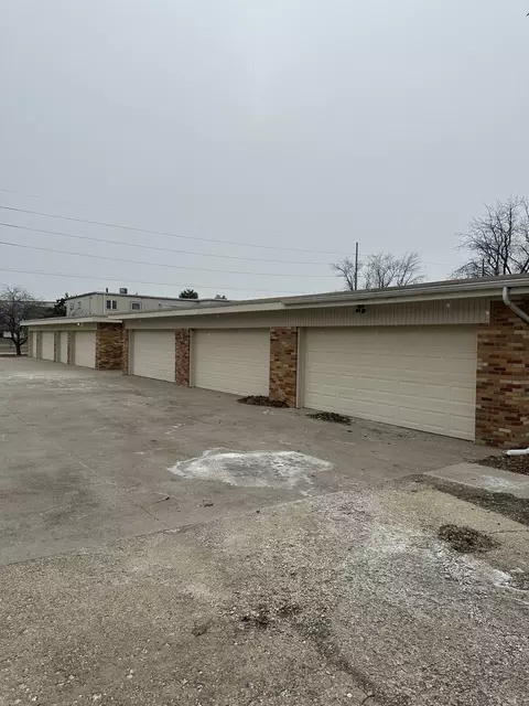 Exterior - 2211 Benjamin Ln, Bloomington, IL 61701 photo 5 of 9