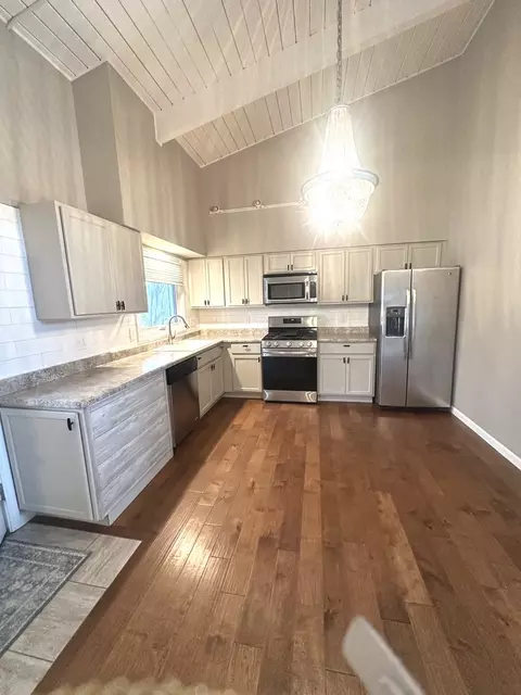 Kitchen - 2211 Benjamin Ln, Bloomington, IL 61701 photo 3 of 6
