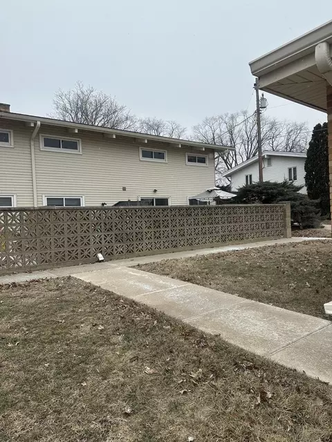 Exterior - 2211 Benjamin Ln, Bloomington, IL 61701 photo 6 of 9