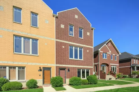 8900 31st St #8, Brookfield, IL 60513