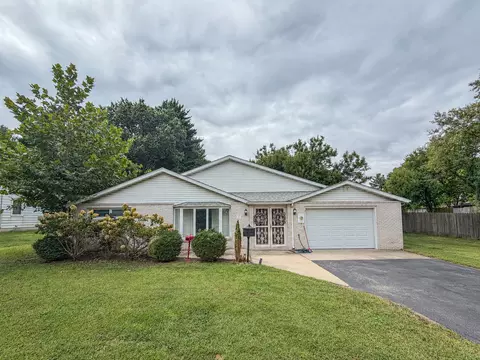 23 Greenridge Dr, Decatur, IL 62526