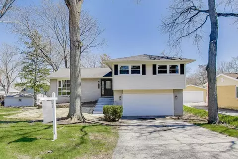 123 Kainer Ave, Barrington, IL 60010