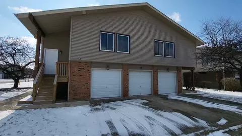 13 Marywood Ln #C, Bolingbrook, IL 60440