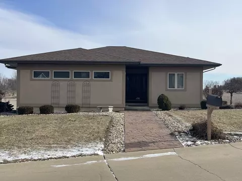 202 Regina Ct, Kewanee, IL 61443