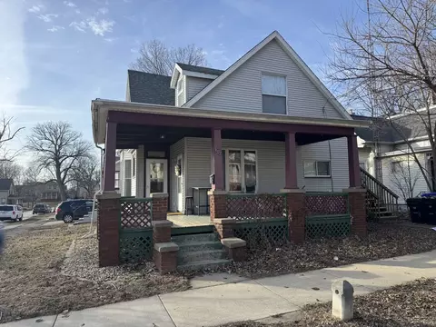307 S Mclean St, Bloomington, IL 61701
