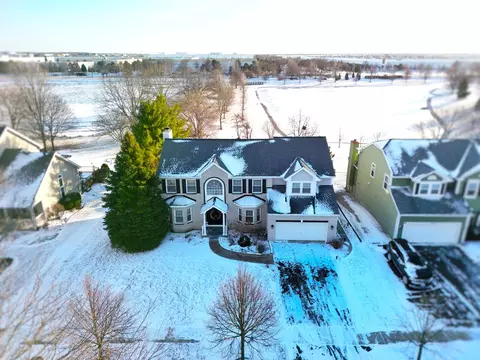 1404 Waterside Dr, Bolingbrook, IL 60490