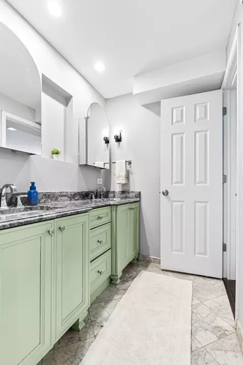 Bath - Undisclosed, Chicago, IL 60614 photo 1 of 5