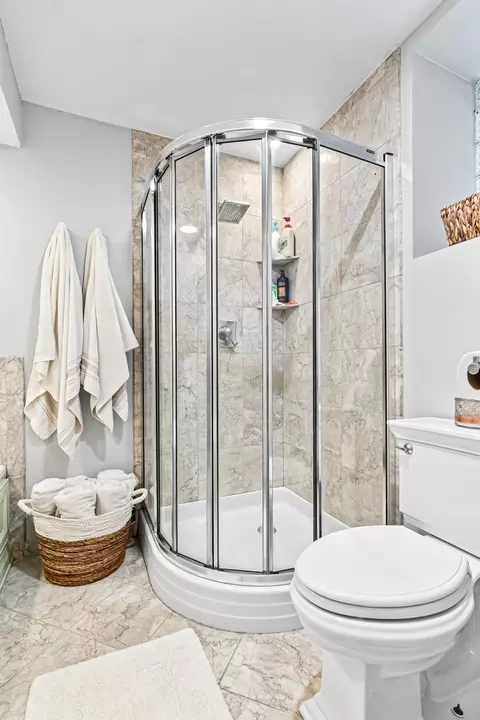 Bath - Undisclosed, Chicago, IL 60614 photo 3 of 5