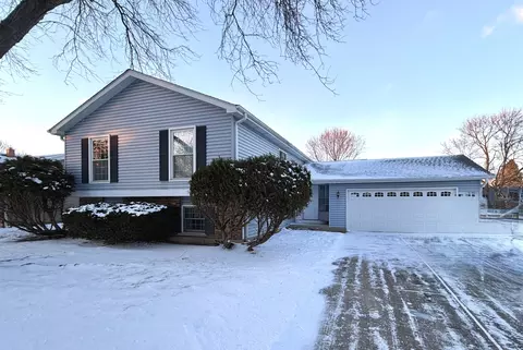 5216 Abbey Dr, Mchenry, IL 60050