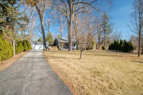 332 Evergreen Dr, Batavia, IL 60510