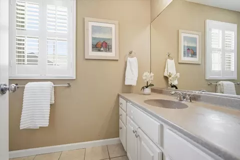 Bath - 704 Dresser Dr, Normal, IL 61761 photo 2 of 3