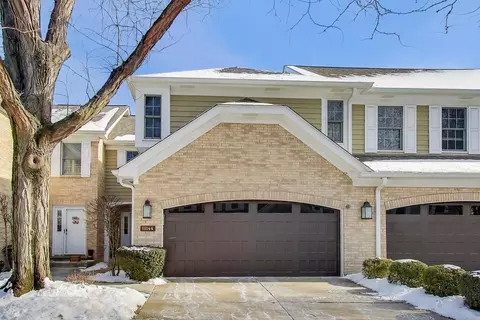 11144 Indian Woods Dr, Indian Head Park, IL 60525