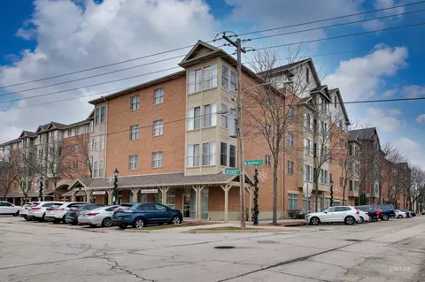 100 N Bokelman St #329, Roselle, IL 60172