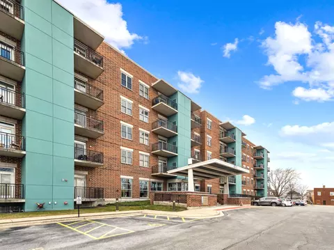 9355 Irving Park Rd #404, Schiller Park, IL 60176