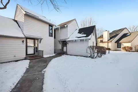 758 Chandler Rd, Gurnee, IL 60031