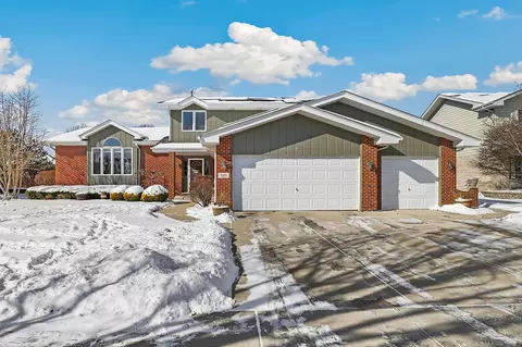 8118 Brookside Glen Dr, Tinley Park, IL 60487