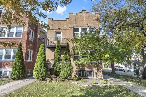 3805 W Roscoe St #1E, Chicago, IL 60618